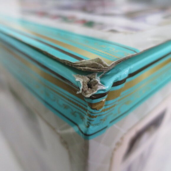 Calico Critters Elegant Town Manor Gift Set - Picture 9 of 15